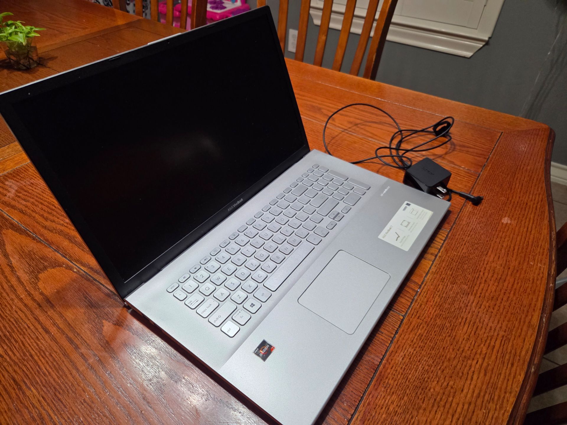 2022 ASUS Vivobook 17, Notebook PC