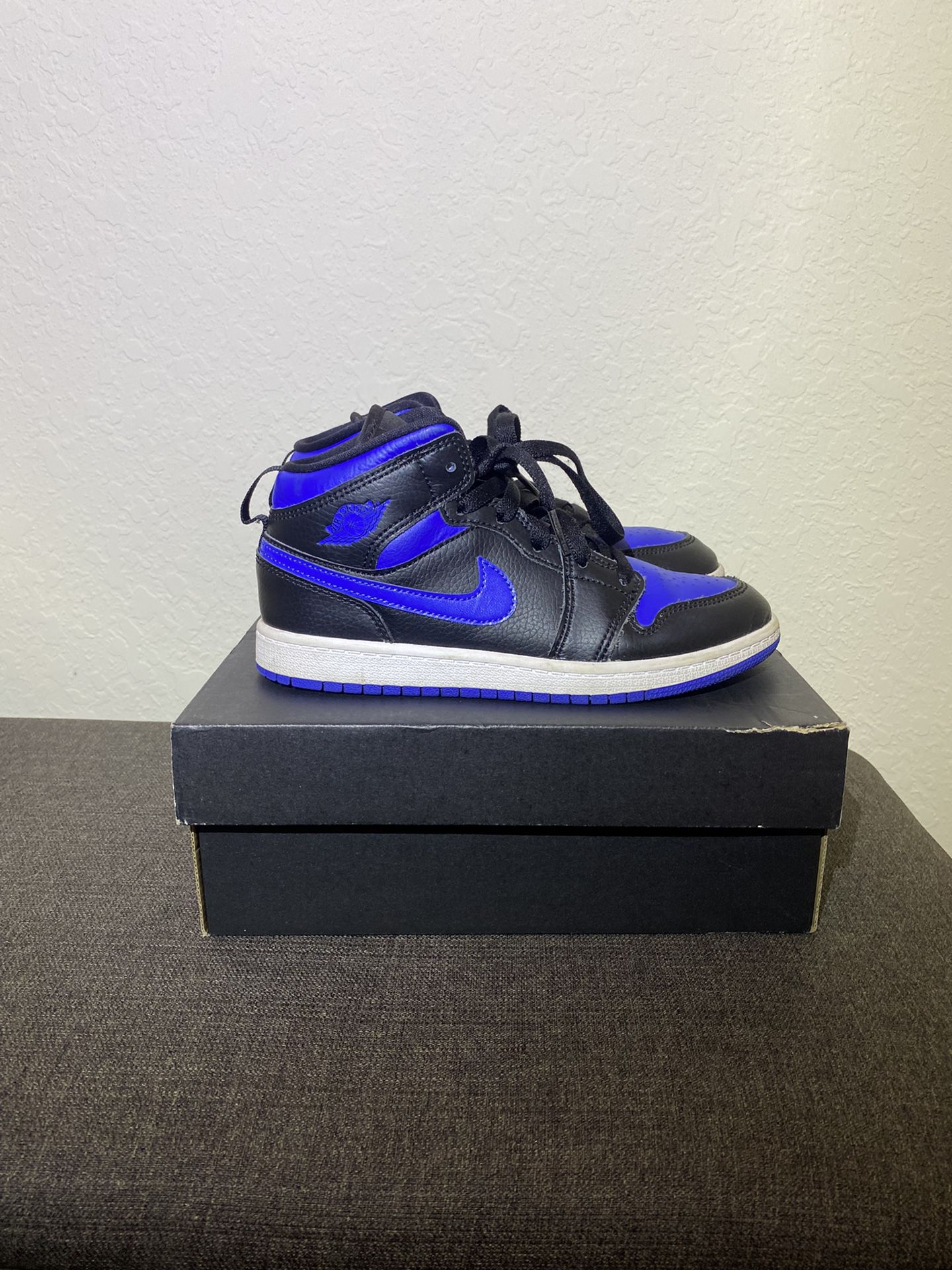 Jordan 1 Mid Royal Blue 9/10 Size 2.5 $40
