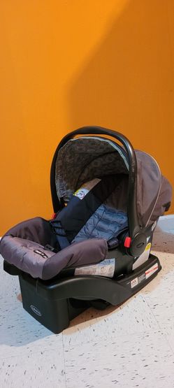 Graco Baby Car Seat With Base
