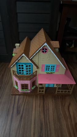 Doll house w/store