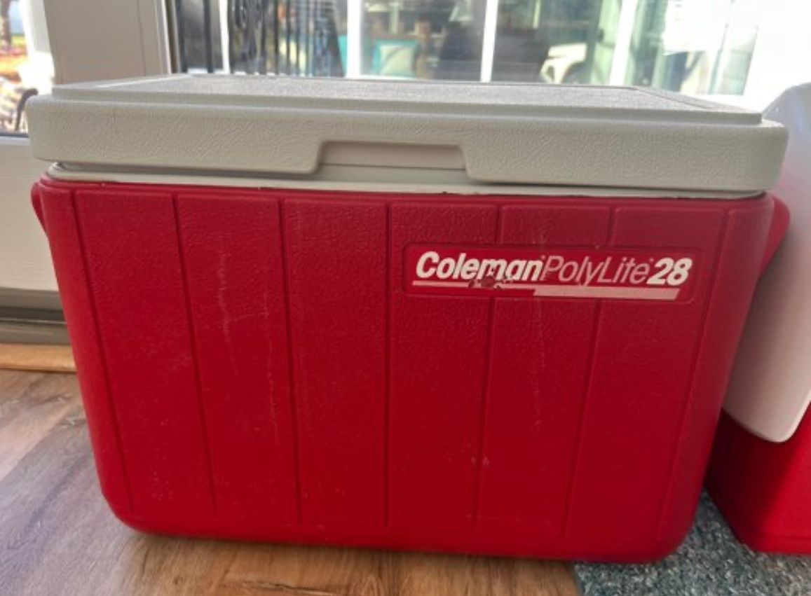 COLEMAN POLYLITE PORTABLE FOOD AMD BEVERAGE LIDDED COOLER