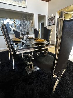 Beautiful kitchen table for sale