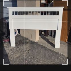 🌹🌺BEAUTIFUL WHITE COLOR QUEEN SIZE BED FRAME, DRESSER,MIRROR, NIGHTSTAND -SOLID WOOD 🌹🌺