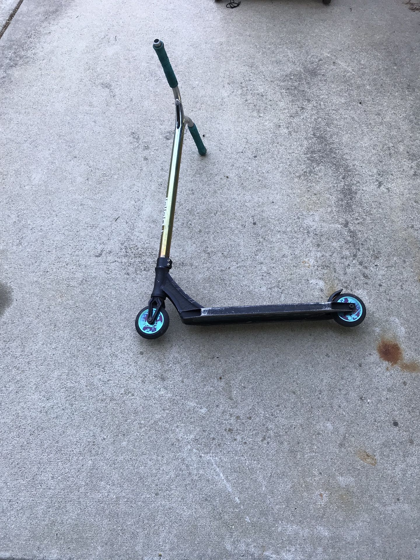 Professional stunt scooter