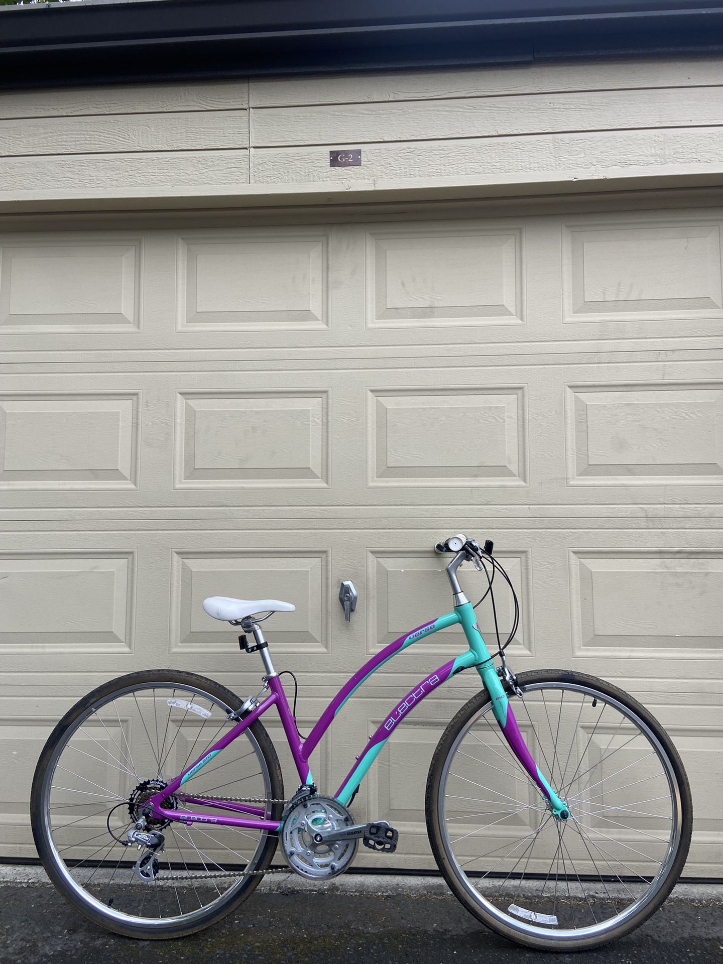 Electra Verse 21D Women’s Hybrid Bike – 700c – 16.5” Frame (42cm) – 21-Speed – Aluminum Bicycle