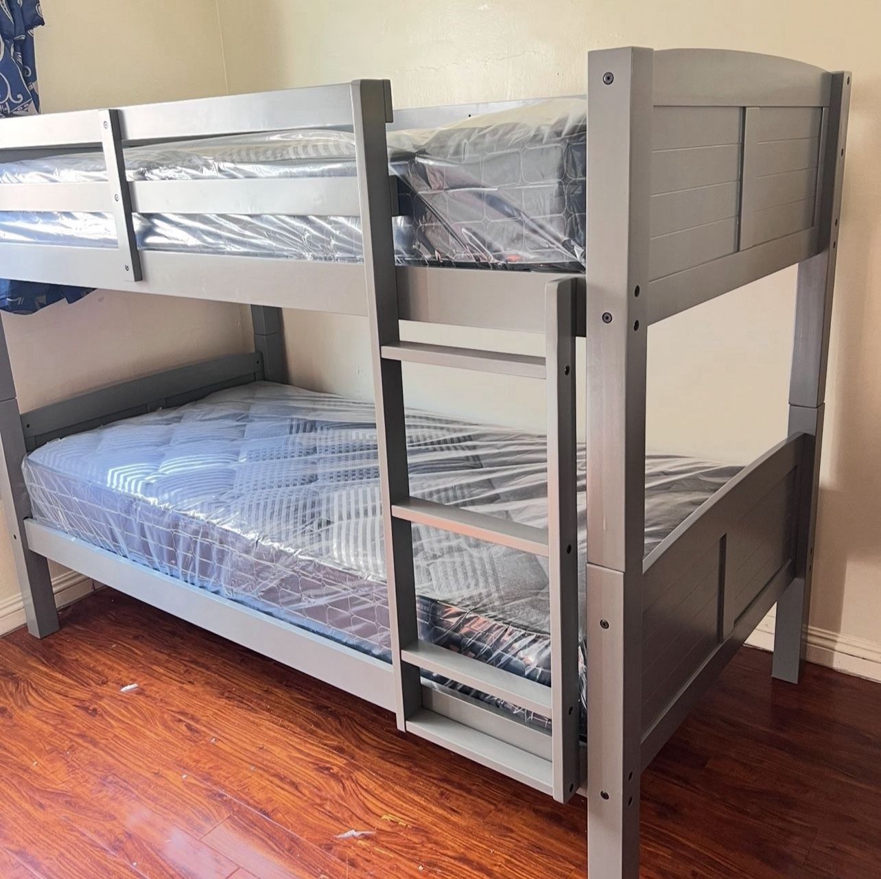 Litera Twin Size Nueva En Su Caja Incluye Colchones