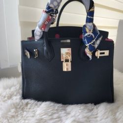 📌AVAILABLE 📌 LIMMITED EDITION  FREE SHIPPING. Hermes Birkin 30cm Bag Genuine Leather With A Shoulder Strap, Lock, 2 Keys,  And FREE  Twilly