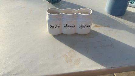 Utensil holder