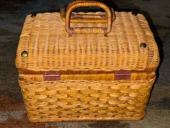 Vintage Mid Century Wicker Picnic Based with latching double handles