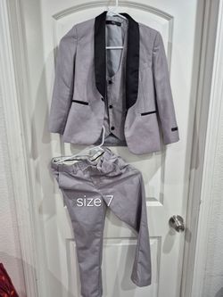 Boy suit and vest size 7