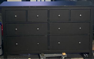 8 drawer dresser 150$