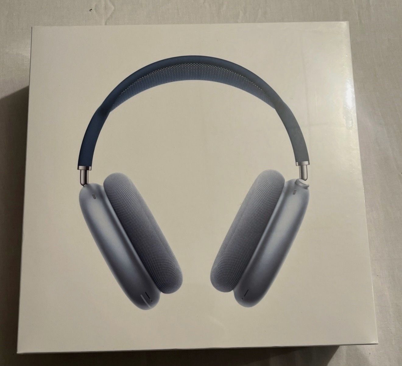 Apple AirPods Max sky blue
