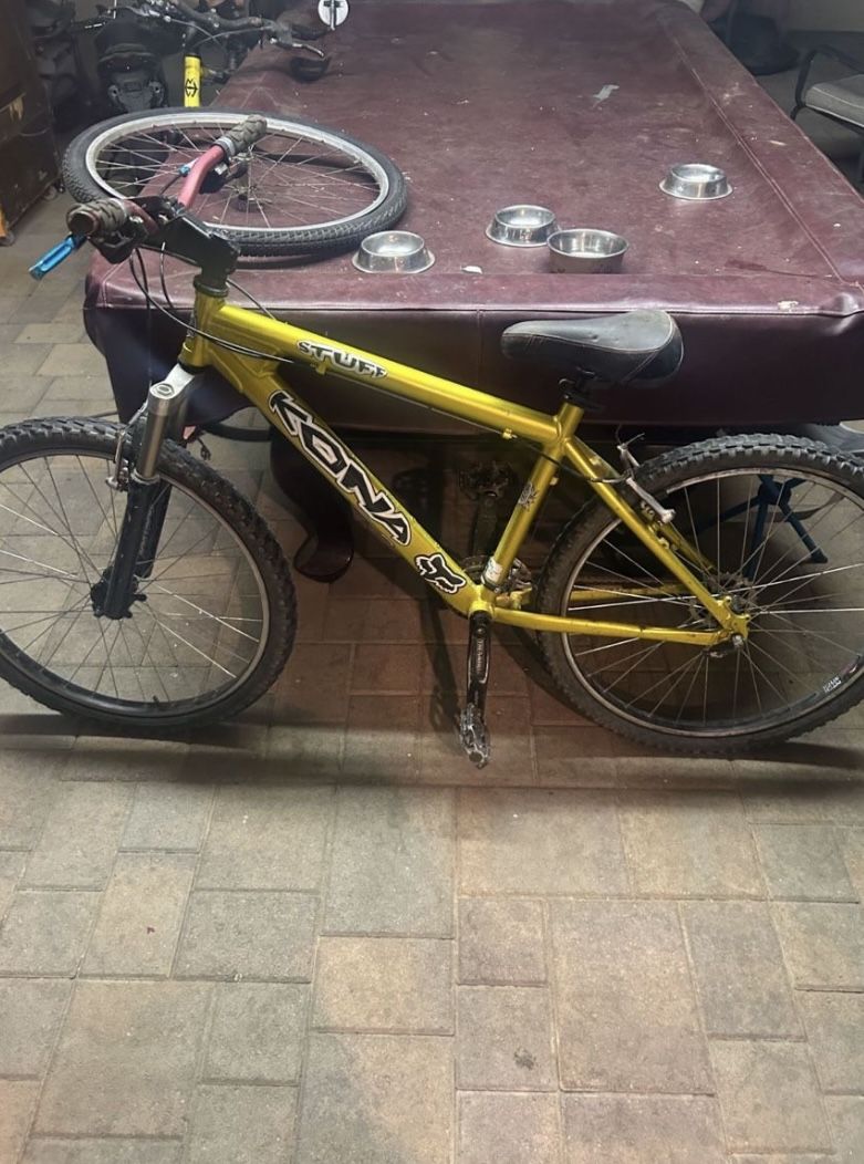 Kona Stuff Mountain Bike 24” Red Fat Bars