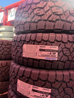 315/70/17 Toyo AT, Tenemos todas las medidas disponibles: 31”, 32”, 33”, 34”, 35”, 37” y más, en las mejores marcas. También instalamos kits de suspen