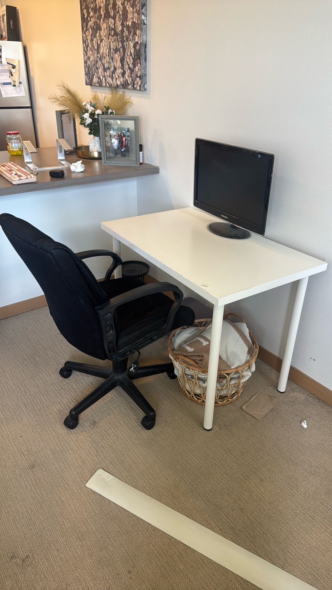 Desk + Computer Chair + Monitor 