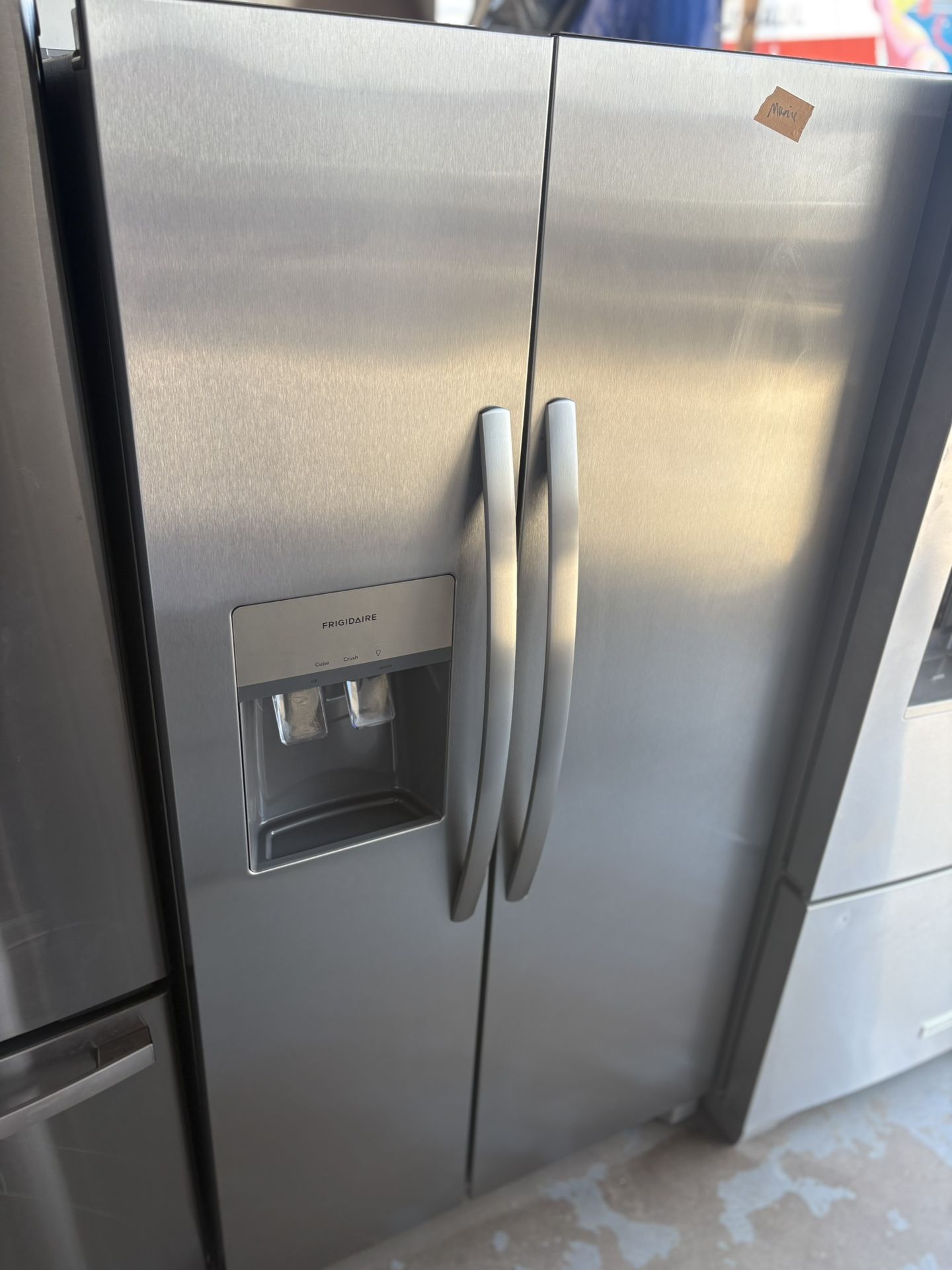 Frigidaire Refrigerator w/ Icemaker