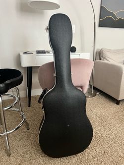 Tourtek Acoustic Guitar Hardshell Case – Excellent Condition