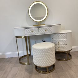 Beautiful Set - Dresser and Vanity with Chair