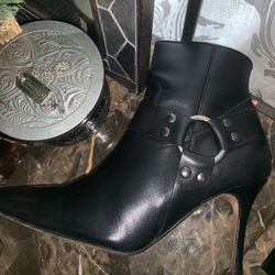 MANOLO BLAHNIK LEATHER ANKLE BOOTS