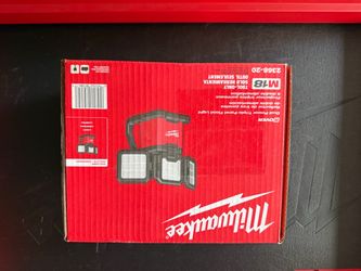 Milwaukee m18 3 panel light