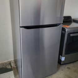LG Top Freezer Refrigerator 20 Cubic Feet EN2L 