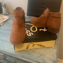 Women Boots Size 9