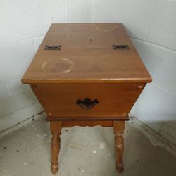Vintage Ethan Allen Doughboy side Tale