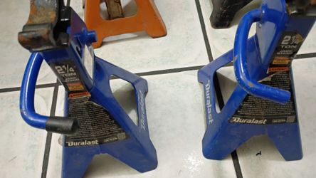 Set of 4 jack stands.