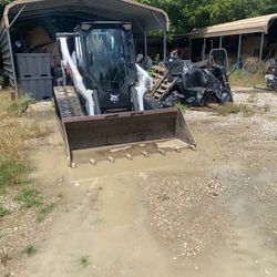 Bobcat T76 2020 has AC and heater and bucket 2923.2 hrs