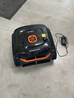 WYBOT C2 pool vacuum