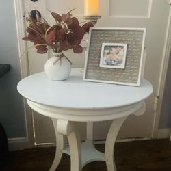 Nice Shabby White Table 
