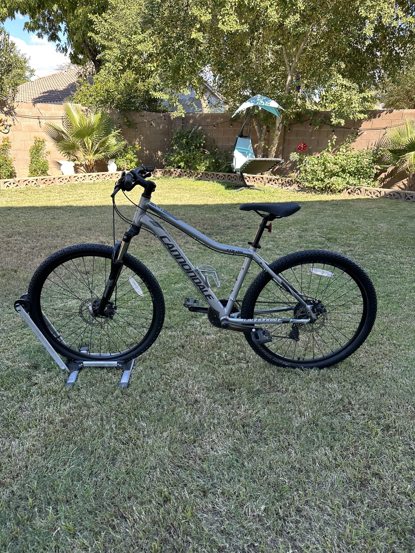 Cannondale 27.5 foray 2 women's bike hotsell