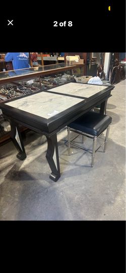 Island Bar w/Drawers/4 Stools