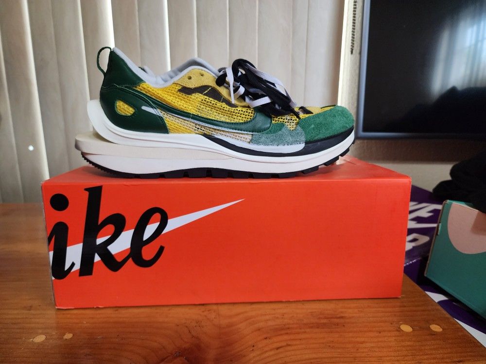 Nike Sacai Vaporwaffle Size 11 Tour Yellow Stadium Green