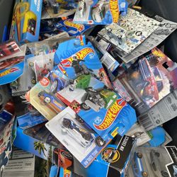 Hot Wheels Hulk Funko Pop AC/DC Angus Young