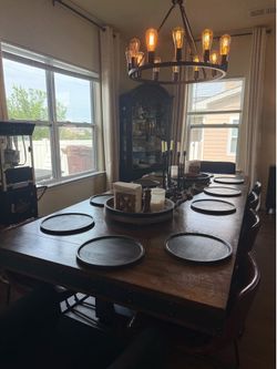 *GREAT DINING TABLE W/LEAF!!*