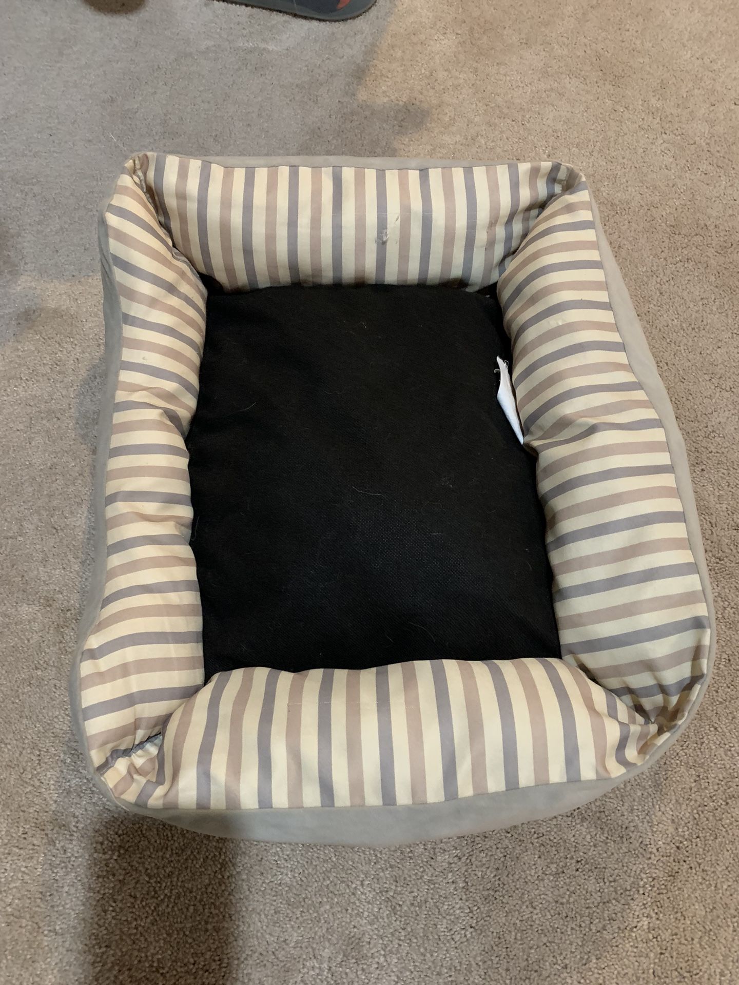 Dog bed With Bolster Sides