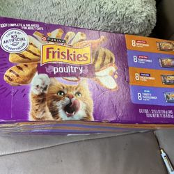 Friskies® Poultry Adult Cat Wet Food - Variety Pack, 32 CT, 176 OZ