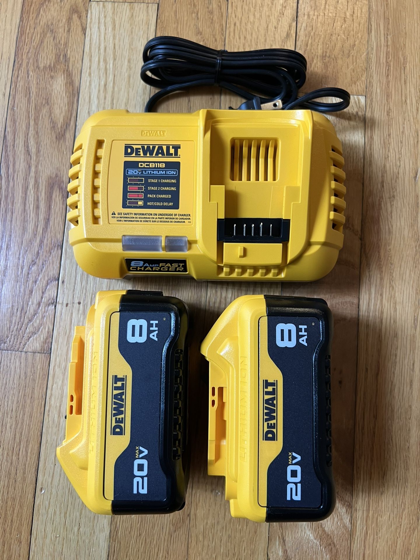 *NEW* Dewalt 20V 8.0Ah (2-pack) Battery And DCB118 Rapid Charger