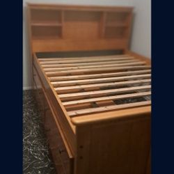 Full Size Bed Frame With 4 Dresser Drawers 