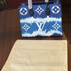 Louis Vuitton Purse 