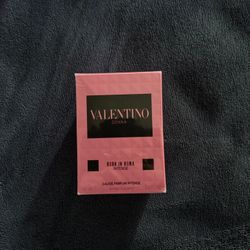 Valentino Born in Roma Perfume