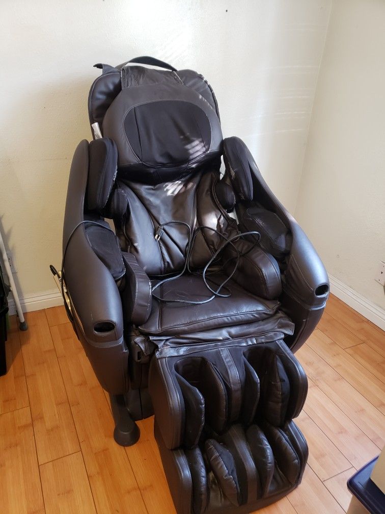 Inada Massage Chair for Sale in Garden Grove, CA OfferUp