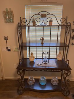 Iron bakers’ rack with wine rack