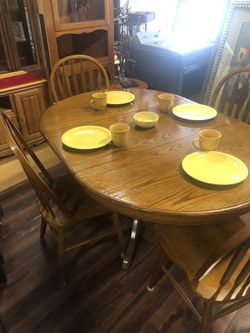 Wood dining room table 4 chairs (excellent condition)