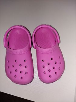 PINK CROCS SIZE 7 Toddler