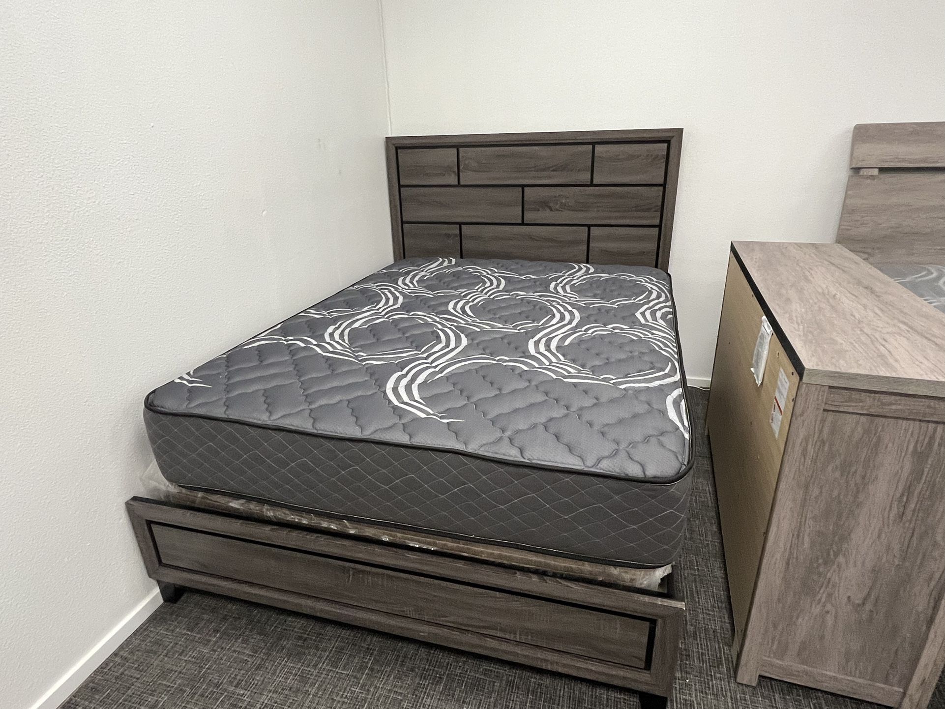 Queen Bed W/Box Spring Set 