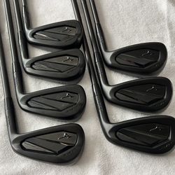 Mizuno JPX 925 Forged Blackout Irons
