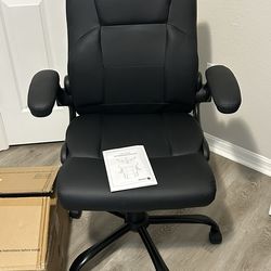 Black Executive Office Chair – Like New, Comfortable & Adjustable
