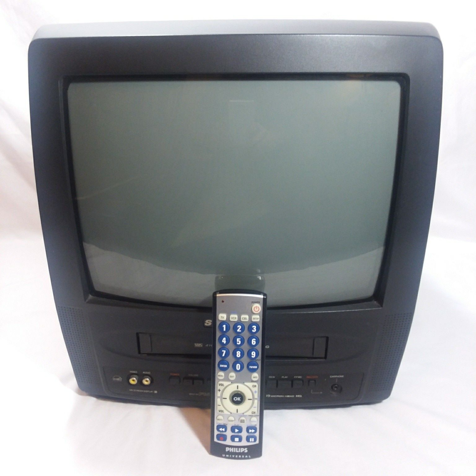 Sylvania 13 Inch TV VCR VHS Combo 4 Head Tape Player Recorder SSC132